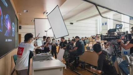 《一日百年》 沈陽(yáng)城市學(xué)院以舞臺(tái)藝術(shù)詮釋百年風(fēng)華